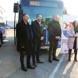Zväčšiť fotografiu - Na krajských cestách oddnes stretnete dvadsiatku nových modrých autobusov - IMG_4891