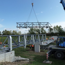 Na vznikajúcej cyklotrase medzi trenčínom a nemšovou začali s asfaltovaním prvých kilometrov - 3.segment