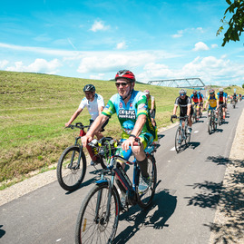 Zväčšiť fotografiu - Najnovší úsek vážskej magistrály prišli slávnostne otvoriť stovky cyklistov - TSK_Otvorenie cyklotrasy_LA-PU_mini-68