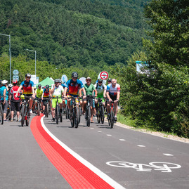 Zväčšiť fotografiu - Najnovší úsek vážskej magistrály prišli slávnostne otvoriť stovky cyklistov - TSK_Otvorenie cyklotrasy_LA-PU_mini-8