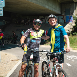 Zväčšiť fotografiu - Najnovší úsek vážskej magistrály prišli slávnostne otvoriť stovky cyklistov - TSK_Otvorenie cyklotrasy_LA-PU_mini-85