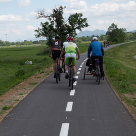 Zväčšiť fotografiu - Novú cyklotrasu si už počas prvého dňa vyskúšalo takmer 1 900 cyklistov - 20200601_TSK_cyklotrasa_199w
