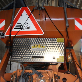 O zimnú údržbu sa na krajských cestách bude starať 153 mechanizmov, pripravených je aj viac ako 15 tis ton posypového materiálu - IMG_0006