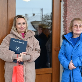 Zväčšiť fotografiu - Obyvatelia obcí veľký klíž a ješkova ves sa tešia z novo zrekonštruovanej cesty.