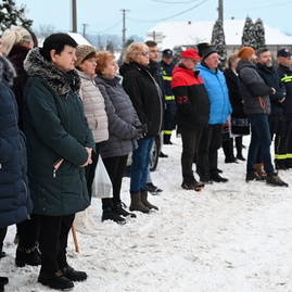 Zväčšiť fotografiu - Obyvatelia obcí veľký klíž a ješkova ves sa tešia z novo zrekonštruovanej cesty.