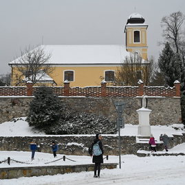 Zväčšiť fotografiu - Obyvatelia obcí veľký klíž a ješkova ves sa tešia z novo zrekonštruovanej cesty.