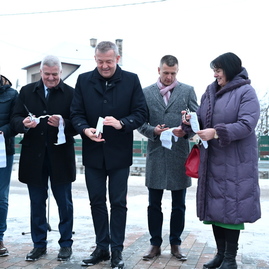 Zväčšiť fotografiu - Obyvatelia obcí veľký klíž a ješkova ves sa tešia z novo zrekonštruovanej cesty.