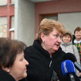 Zväčšiť fotografiu - Obyvatelia obcí veľký klíž a ješkova ves sa tešia z novo zrekonštruovanej cesty.