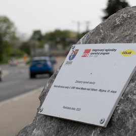 Zväčšiť fotografiu - Opravili dva úseky aj dva mosty vyťaženej cesty - 20240409_TN_TSK_Stoklasa_001_185w