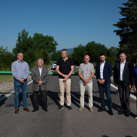 Zväčšiť fotografiu - Poddolované územie v koši pomaličky ožíva - 20230703_Kos_cesta_010w