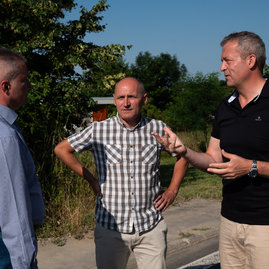 Zväčšiť fotografiu - Poddolované územie v koši pomaličky ožíva - 20230703_Kos_cesta_021w