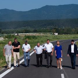 Zväčšiť fotografiu - Poddolované územie v koši pomaličky ožíva - 20230703_Kos_cesta_029w