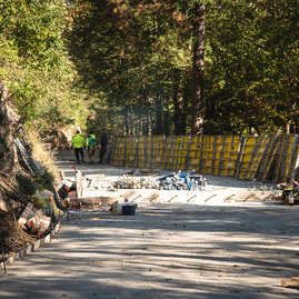 Zväčšiť fotografiu - Pokračujú práce na najnáročnejšej etape cesty z veľkých uheriec do skýcova - TSK_KD Skýcov_mini-8