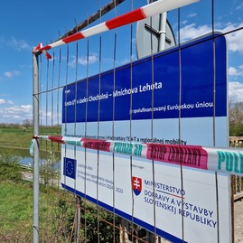 Zväčšiť fotografiu - Pozor! časť „panelky“ pri trenčíne predčasne uzavreli - 20230420_145157