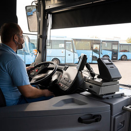 Zväčšiť fotografiu - Pozor! modré autobusy budú od piatku jazdiť v prázdninovom režime - 20200921_PD_SAD_047w