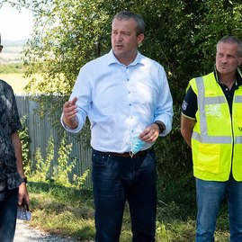 Zväčšiť fotografiu - Práce na ceste medzi hradišťom a partizánskym sa opäť rozbehnú začiatkom septembra - 20200821_TSK_186w
