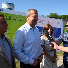 Práce odštartovali už aj na ďalších dvoch frekventovaných úsekoch ciest v trenčianskom kraji, na ktoré župa získala financie z eurofondov - 20190815_TSK_NM_MY_cesta_003w
