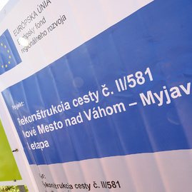 Práce odštartovali už aj na ďalších dvoch frekventovaných úsekoch ciest v trenčianskom kraji, na ktoré župa získala financie z eurofondov - 20190815_TSK_NM_MY_cesta_007w