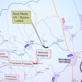 Práce odštartovali už aj na ďalších dvoch frekventovaných úsekoch ciest v trenčianskom kraji, na ktoré župa získala financie z eurofondov - 20190815_TSK_NM_MY_cesta_015w