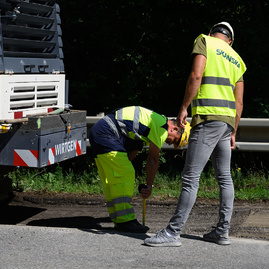 Práce odštartovali už aj na ďalších dvoch frekventovaných úsekoch ciest v trenčianskom kraji, na ktoré župa získala financie z eurofondov - 20190815_TSK_NM_MY_cesta_030w