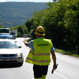 Práce odštartovali už aj na ďalších dvoch frekventovaných úsekoch ciest v trenčianskom kraji, na ktoré župa získala financie z eurofondov - 20190815_TSK_NM_MY_cesta_036w