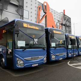 Predčasný vianočný darček v podobe dvadsaťpäťky modrých autobusov odovzdaný do užívania cestujúcej verejnosti - 20181124_TN_TSK_SAD_autobusy_019w