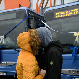 Predčasný vianočný darček v podobe dvadsaťpäťky modrých autobusov odovzdaný do užívania cestujúcej verejnosti - 20181124_TN_TSK_SAD_autobusy_020w