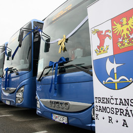 Predčasný vianočný darček v podobe dvadsaťpäťky modrých autobusov odovzdaný do užívania cestujúcej verejnosti - 20181124_TN_TSK_SAD_autobusy_022w