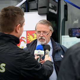 Predčasný vianočný darček v podobe dvadsaťpäťky modrých autobusov odovzdaný do užívania cestujúcej verejnosti - 20181124_TN_TSK_SAD_autobusy_031w