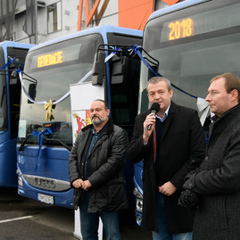 Predčasný vianočný darček v podobe dvadsaťpäťky modrých autobusov odovzdaný do užívania cestujúcej verejnosti - 20181124_TN_TSK_SAD_autobusy_039w