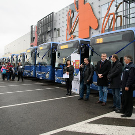 Predčasný vianočný darček v podobe dvadsaťpäťky modrých autobusov odovzdaný do užívania cestujúcej verejnosti - 20181124_TN_TSK_SAD_autobusy_043w