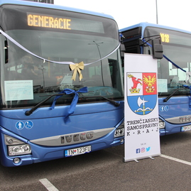 Predčasný vianočný darček v podobe dvadsaťpäťky modrých autobusov odovzdaný do užívania cestujúcej verejnosti - IMG_8035