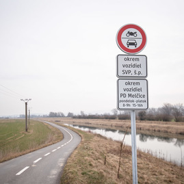 Zväčšiť fotografiu - Pri výstavbe cyklotrás župa rieši aj dlhoročný problém – skládky odpadu - TSK_SC_čistenie skládky_web-24
