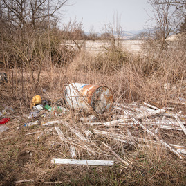 Zväčšiť fotografiu - Pri výstavbe cyklotrás župa rieši aj dlhoročný problém – skládky odpadu - TSK_SC_čistenie skládky_web-3
