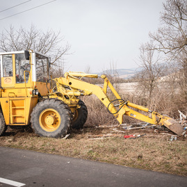 Zväčšiť fotografiu - Pri výstavbe cyklotrás župa rieši aj dlhoročný problém – skládky odpadu - TSK_SC_čistenie skládky_web-5