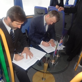 Prvé memorandum v oblasti osobnej verejnej prepravy na slovensku podpísala trenčianska a žilinská župa - 01