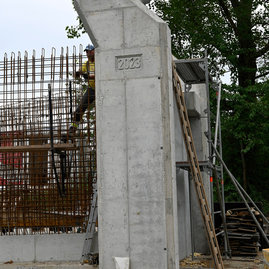 Zväčšiť fotografiu - Reálne kontúry naberá už aj úsek cyklotrasy medzi ladcami a púchovom - 20230803_TSK_161w