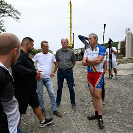 Zväčšiť fotografiu - Reálne kontúry naberá už aj úsek cyklotrasy medzi ladcami a púchovom - 20230803_TSK_167w