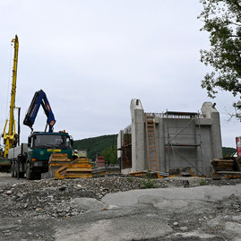 Zväčšiť fotografiu - Reálne kontúry naberá už aj úsek cyklotrasy medzi ladcami a púchovom - 20230803_TSK_169w