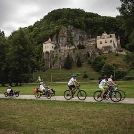 Zväčšiť fotografiu - Rebríčku obľúbenosti cyklotrás stále kraľuje tá popod skalku nad váhom - TSK_vik08_mini-50