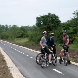 Zväčšiť fotografiu - Rebríčku obľúbenosti kraľuje cyklotrasa popod skalku - 20180525_HORNA_STREDA_cyklotrasa_083w