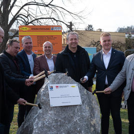Zväčšiť fotografiu - Rekonštrukcia cesty ii/581 pokračuje úsekom cez mesto stará turá - 20230320_TSK_150w