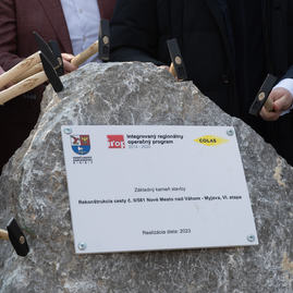 Zväčšiť fotografiu - Rekonštrukcia cesty ii/581 pokračuje úsekom cez mesto stará turá - 20230320_TSK_151w