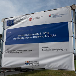 Zväčšiť fotografiu - Rekonštrukcia cesty z trenčianskej teplej do dežeríc pokračuje iv. etapou - 20230320_TSK_069w