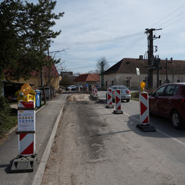 Zväčšiť fotografiu - Rekonštrukcia cesty z trenčianskej teplej do dežeríc pokračuje iv. etapou - 20230320_TSK_076w