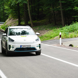 Zväčšiť fotografiu - Spojnica dvoch krajov a dvoch okresov je opäť otvorená - TSK_Veľké Uherce_Skýcov_otvorenie_mini (44 of 64)