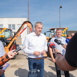 Zväčšiť fotografiu - Správa ciest tsk je vyzbrojená novou technikou - TSK_Odovzdávanie techniky SC TSK 2020 (17 of 56)