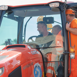 Zväčšiť fotografiu - Správa ciest tsk je vyzbrojená novou technikou - TSK_Odovzdávanie techniky SC TSK 2020 (54 of 56)