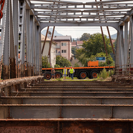 Zväčšiť fotografiu - Starý most je minulosťou, zložili ho žeriavy - TSK_most IL_08_23_mini-29