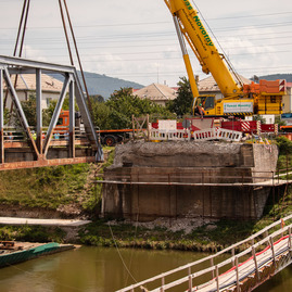 Zväčšiť fotografiu - Starý most je minulosťou, zložili ho žeriavy - TSK_most IL_08_23_mini-32